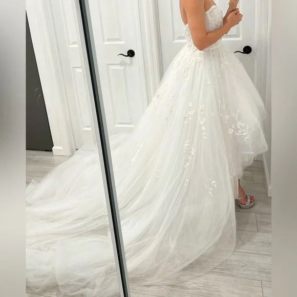 Monique Lhuillier Tivoli Wedding Dress - Picture 2 of 12